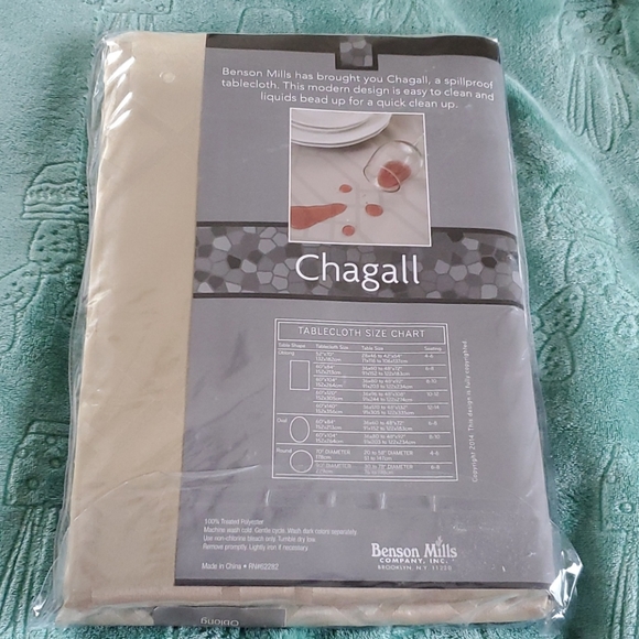 NWOT Tablecloth/Placemats Bundle - Picture 3 of 7